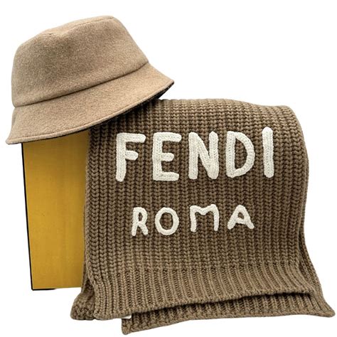 fendi cappello e sciarpa monogram defile|fendi online shopping.